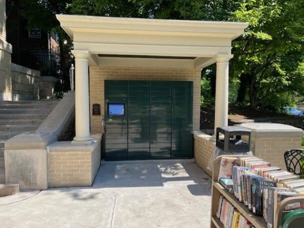 Smart_library_locker_for_book_pickup_Glen_Ridge_USA